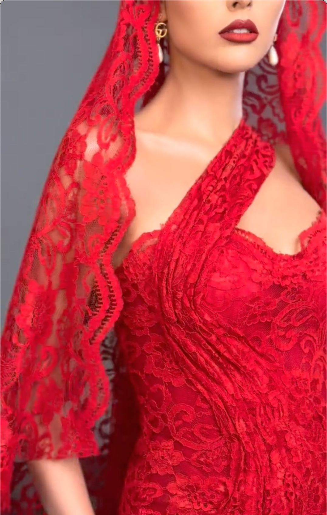 Glamorous Red Evening Mini Dress – Intricate Floral Lace & Sheer Cape Overlay