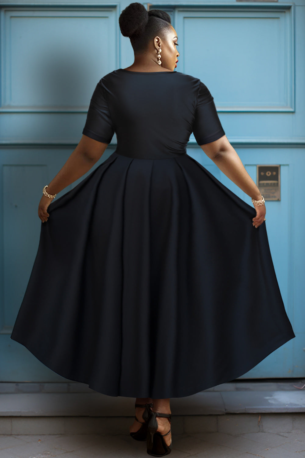 Semi  Black Round Neck Short Sleeve Midi Dresses