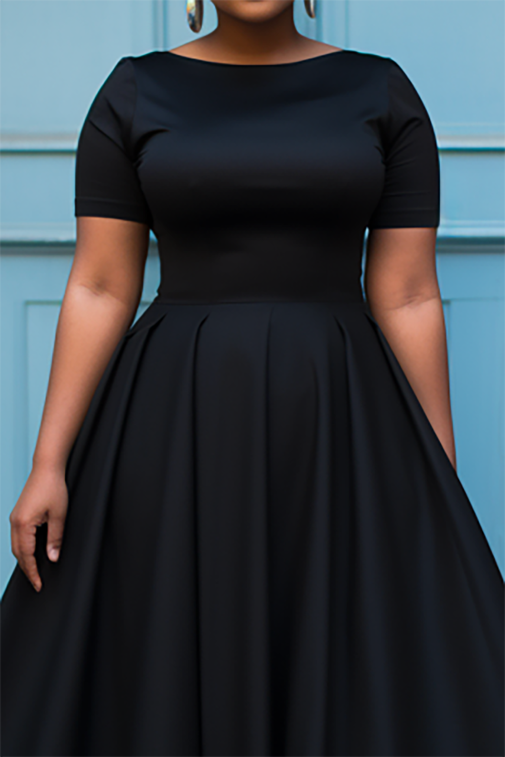 Semi  Black Round Neck Short Sleeve Midi Dresses