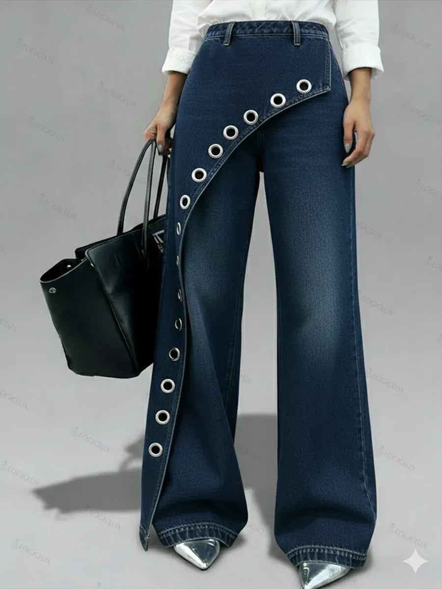 Casual And Stylish Jeans With Metal Buckles.